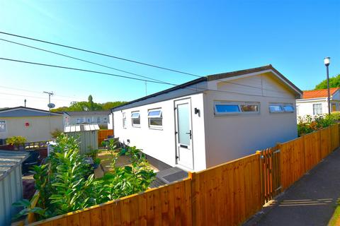 The Dome Village, Hockley 2 bed mobile home for sale