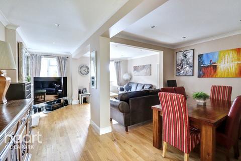 Hamilton Road, Gidea Park, RM2 5SB 3 bed semi