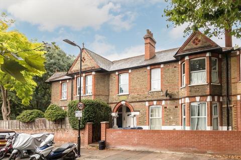 Newton Avenue, London W3 2 bed flat for sale