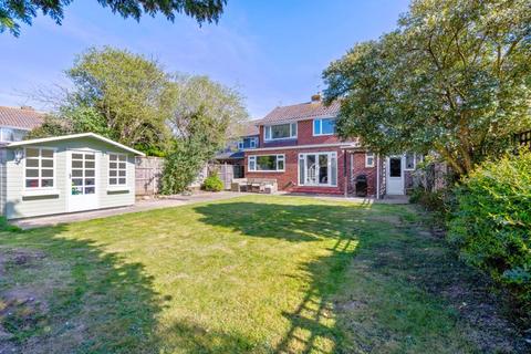 Queens Fields West, Aldwick 3 bed detached house for sale