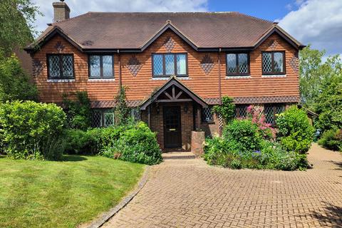 Glenleigh Walk, Robertsbridge, TN32 5 bed detached house for sale