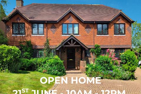 Glenleigh Walk, Robertsbridge, TN32 5 bed detached house for sale