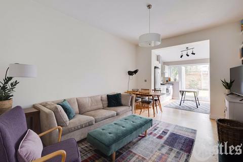 Gunton Road, E5 3 bed apartment for sale