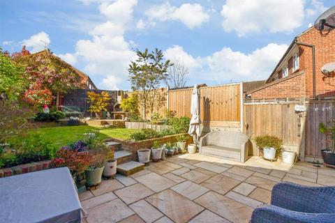 Townsend Road, Snodland, Kent 3 bed semi