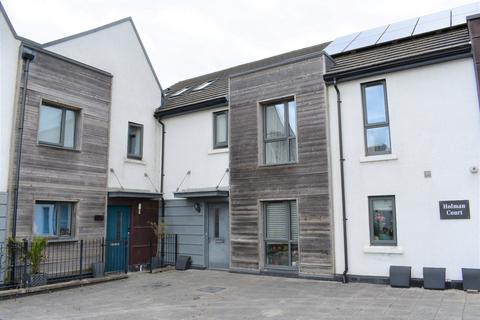 Holman Court, Pool, Redruth... 2 bed apartment for sale