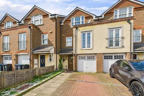 Wyndhurst Close, South Croydon CR2 3 bed terraced house for sale