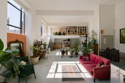 Charlton Kings Road, Kentish Town... 1 bed flat for sale