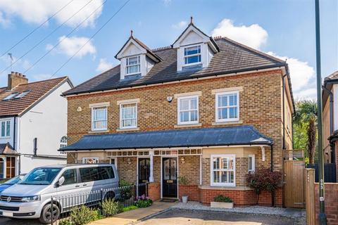 Teddington Park, Teddington TW11 4 bed semi