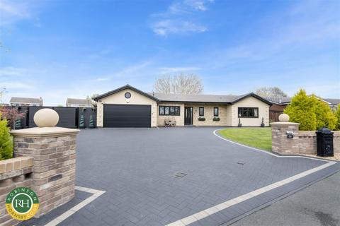 The Hollows, Bessacarr, Doncaster 2 bed detached bungalow for sale