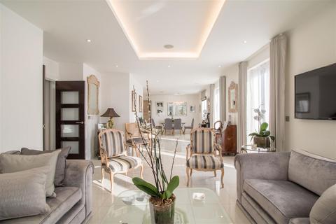 Hampton Road, Stanmore HA7 2 bed flat for sale