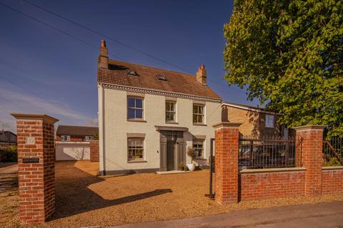 Astwick Road, Stotfold, SG5 4AT 6 bed detached house for sale