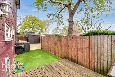 Holgate, Basildon 1 bed apartment for sale