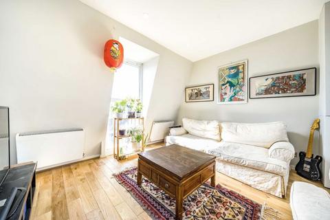 Battersea Rise, London SW11 3 bed flat for sale