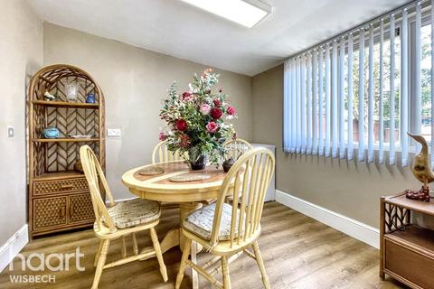 Selwyn Corner, Guyhirn 3 bed detached bungalow for sale
