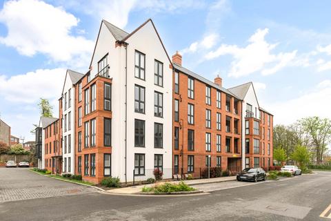 Biscoe Way, Wokingham RG40 2 bed apartment for sale