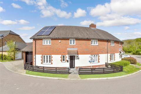 Lodge Close, Ashford TN23 3 bed semi