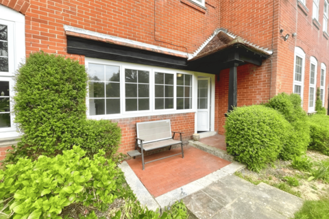 Netley Hill Estate, Southampton SO19 2 bed apartment for sale
