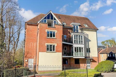 Stone Court, Worth, Crawley, West Sussex 2 bed apartment for sale