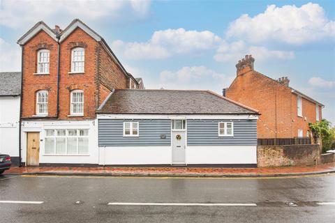 High Street, Wrotham TN15 2 bed barn conversion for sale