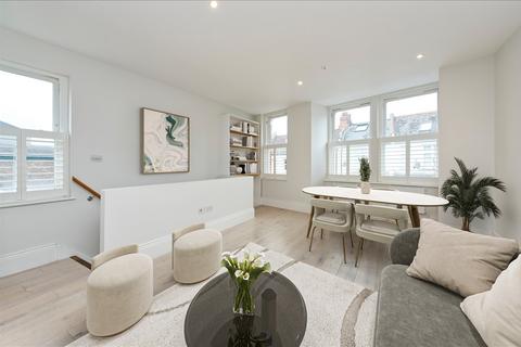 Shepherd's Bush W12 W12 2 bed maisonette for sale