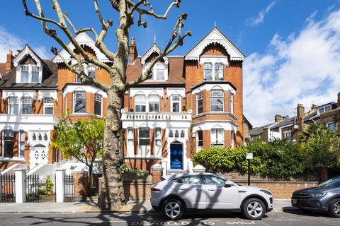 Bassett Road, North Kensington... 2 bed flat for sale