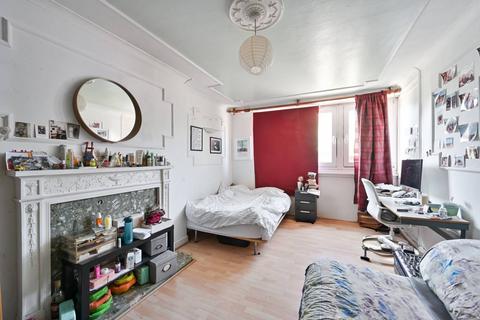 Moody Street, Mile End, London, E1 3 bed flat for sale