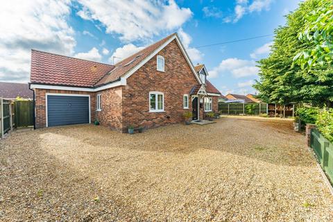 Taverham Road, Felthorpe 4 bed detached house for sale