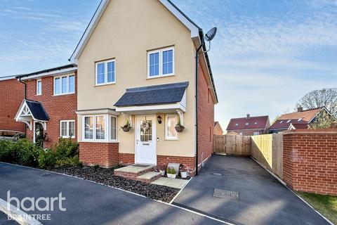 Townrow Avenue, Braintree 3 bed semi