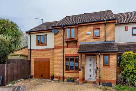 Clos Y Gwalch, Cardiff CF14 4 bed semi