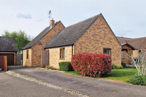 Wentworth Close, Bury St. Edmunds IP28 2 bed detached bungalow for sale
