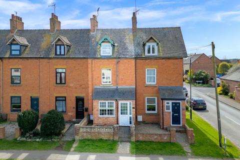 London Road, Moreton in Marsh GL56 2 bed terraced house for sale