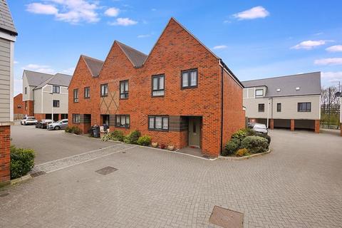 Dakota Drive, Chatham 3 bed terraced house for sale