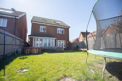Bordon GU35 5 bed detached house for sale