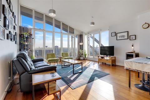 Eastern Quay, Silvertown, E16 2 bed penthouse for sale