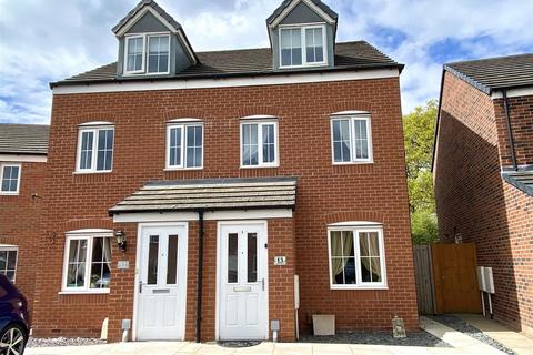 13 Broadhead Drive, Shrewsbury SY1 4FB 3 bed semi