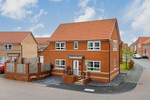 Ramsden Crescent, Pontefract WF8 3 bed detached house for sale