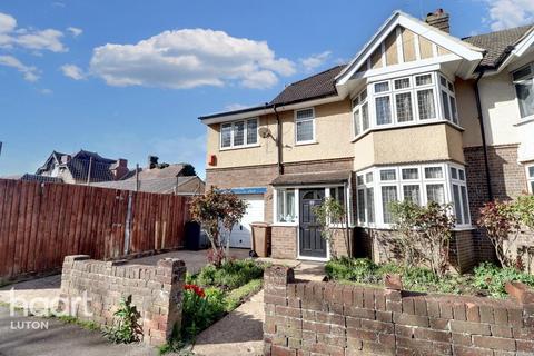 5 bedroom semi-detached house for sale