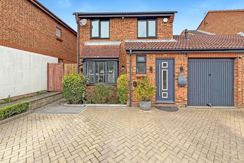 Highfields Close, Dunstable LU5 3 bed link detached house for sale