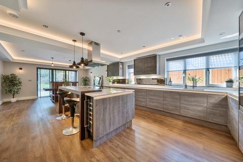 Basingbourne Road, Fleet, Hampshire... 4 bed detached house for sale