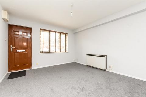 Maypole Road, Gravesend, Kent 1 bed ground floor maisonette for sale