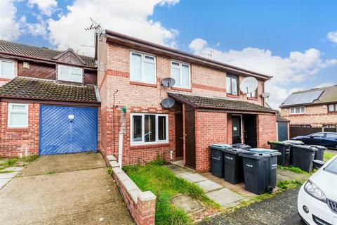 Maypole Road, Gravesend, Kent 1 bed ground floor maisonette for sale