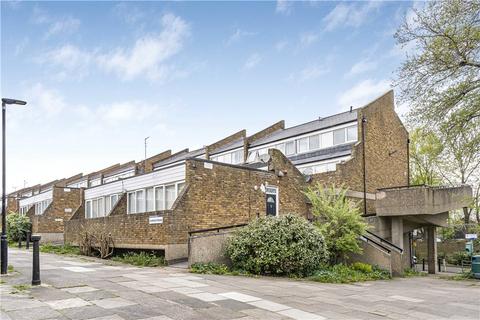Woodvale Walk, London, SE27 1 bed apartment for sale