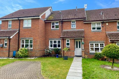 Howard Drive, FARNBOROUGH GU14 3 bed terraced house for sale