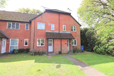 Vesey Close, Farnborough GU14 1 bed maisonette for sale