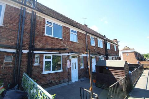 Kingshill Avenue, Hayes, Middlesex... 3 bed flat for sale