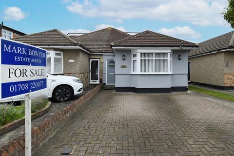 King Edward Avenue, Rainham RM13 4 bed semi