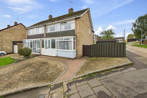 Radcliffe Drive, Ipswich, Suffolk, IP2 4 bed semi
