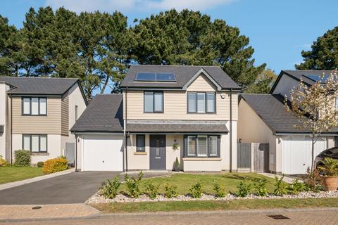 Sea Rose Close, Christchurch BH23 4 bed detached house for sale