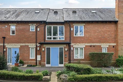 Tankard Close, Newport Pagnell... 2 bed apartment for sale