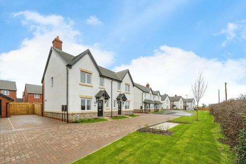 Rhodfar Gelli Aur, Penllergaer, Swansea. 3 bed semi